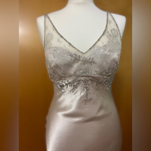 Beautiful Dave and Johnny gown - Picture 7 of 12